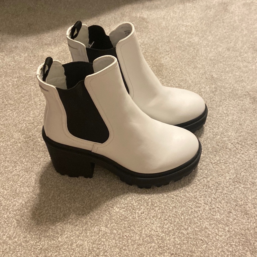 Urban outfitters white booties